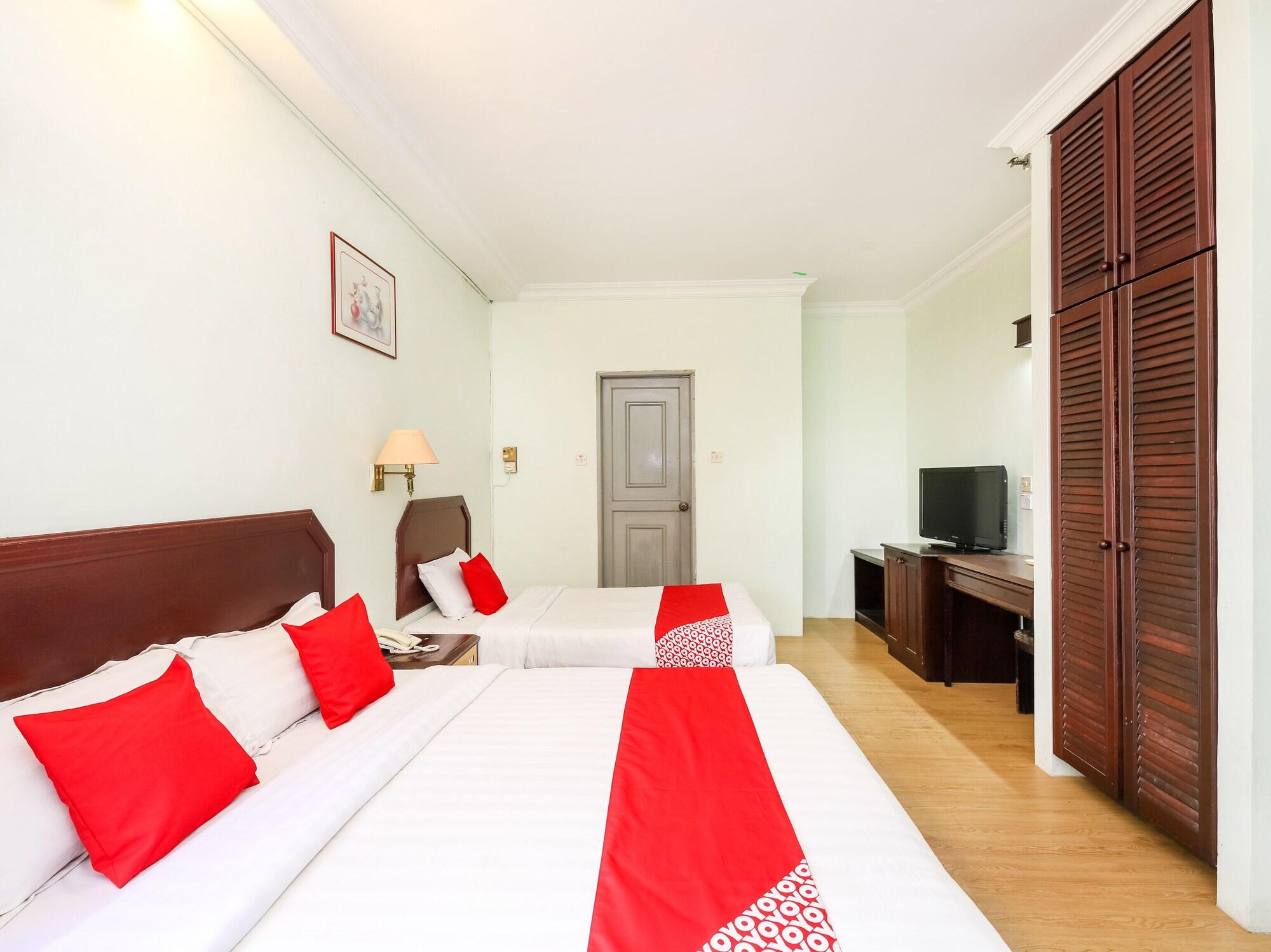 Grand Supreme Hotel Кучінг Екстер'єр фото