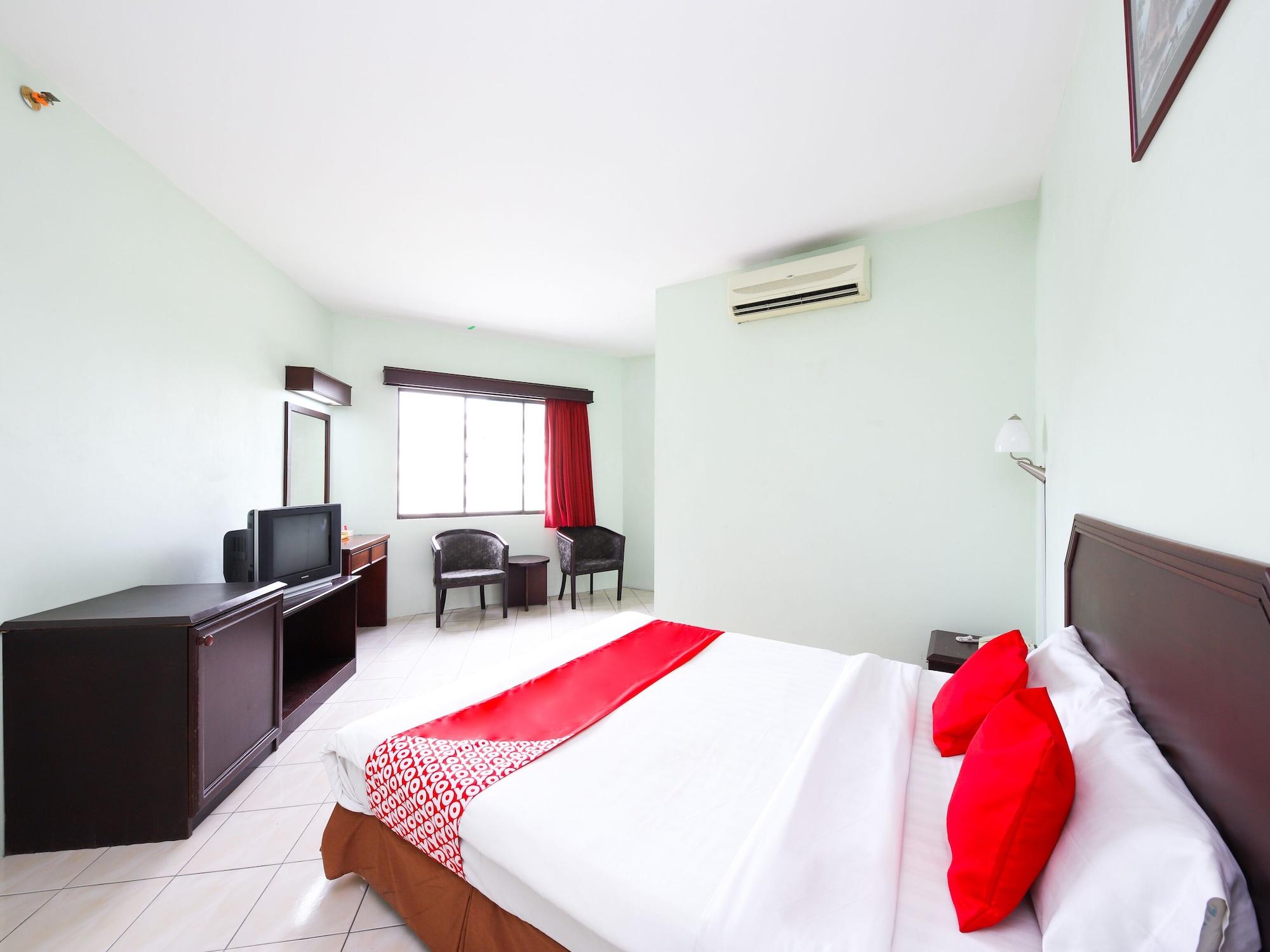 Grand Supreme Hotel Кучінг Екстер'єр фото