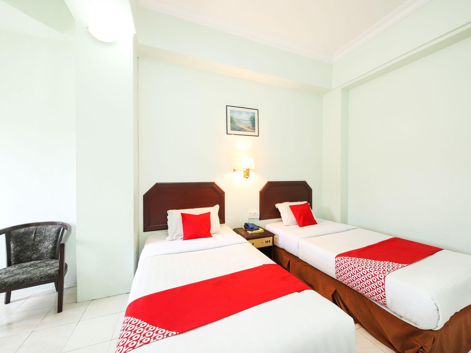 Grand Supreme Hotel Кучінг Екстер'єр фото