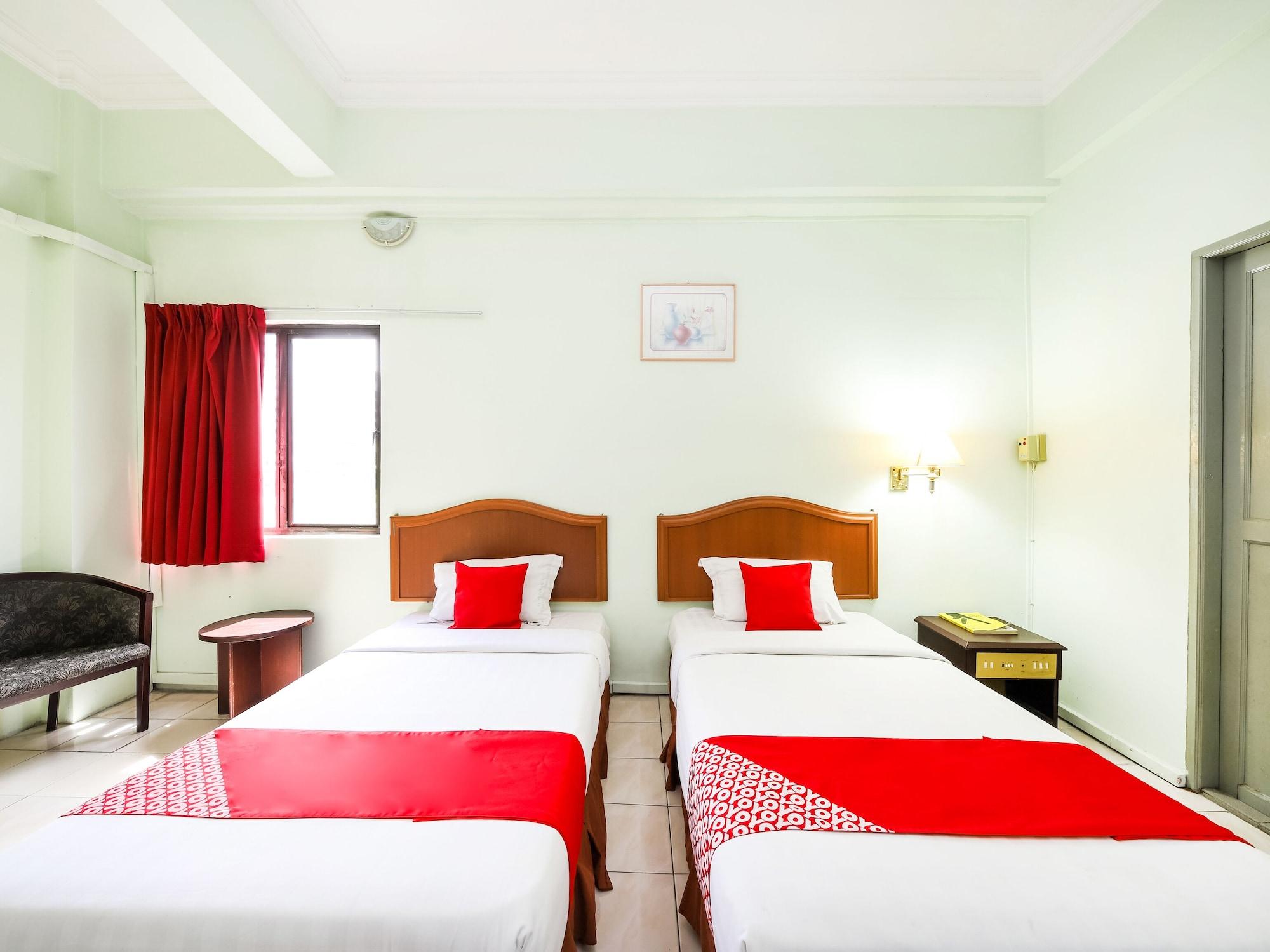 Grand Supreme Hotel Кучінг Екстер'єр фото