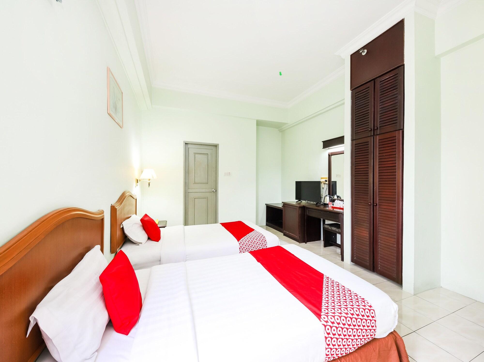 Grand Supreme Hotel Кучінг Екстер'єр фото