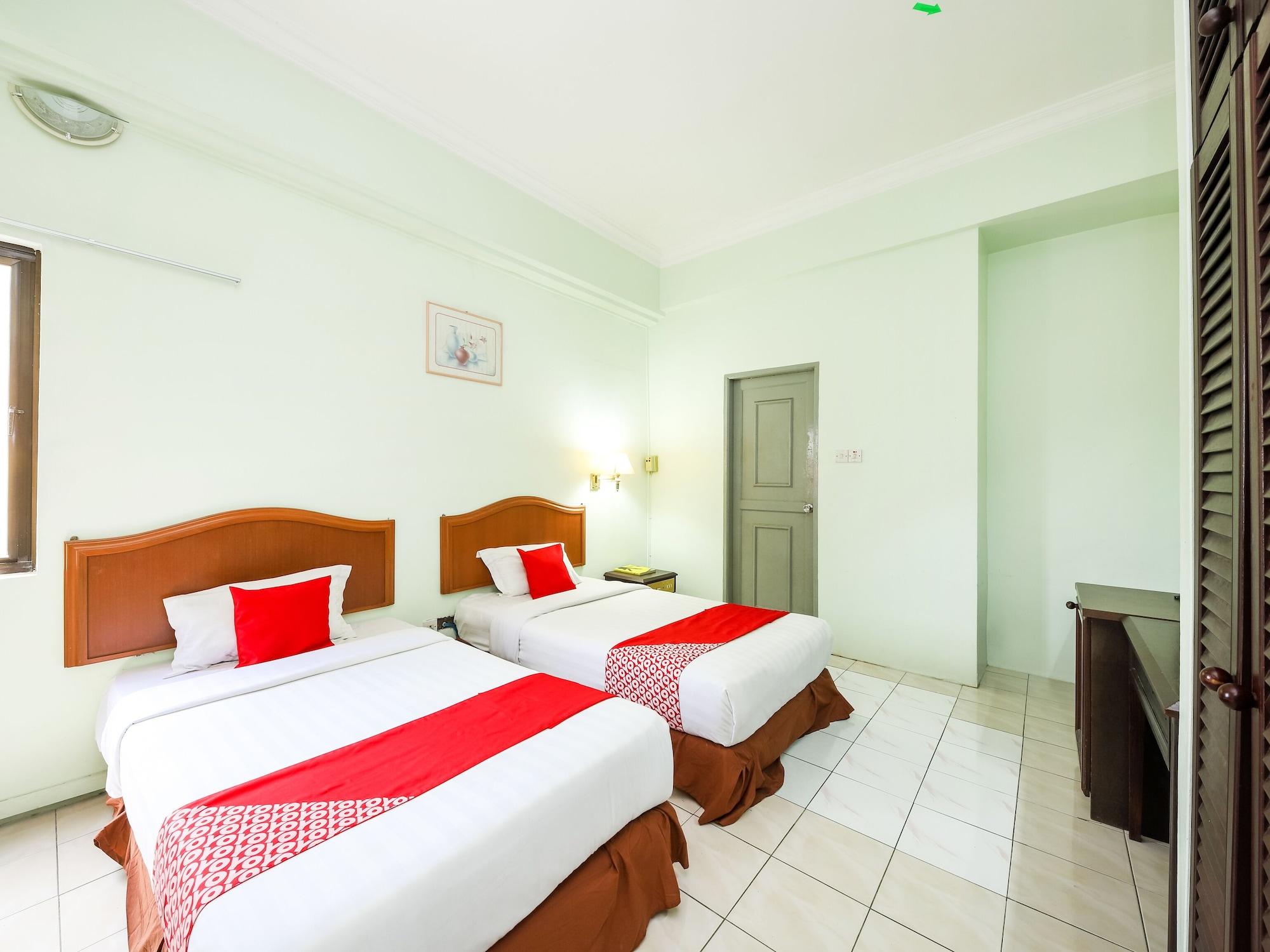 Grand Supreme Hotel Кучінг Екстер'єр фото