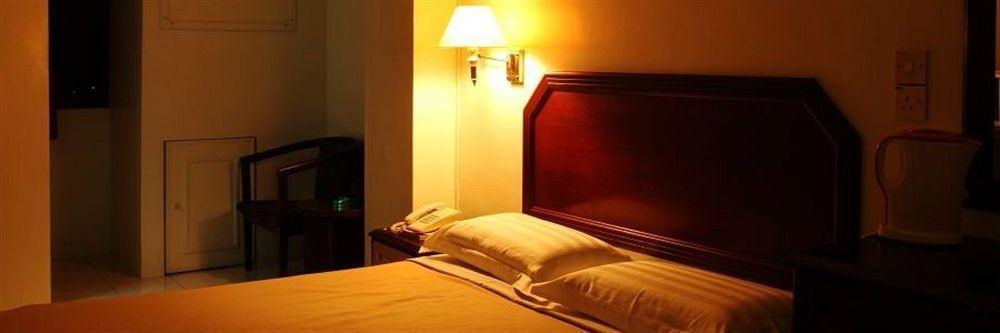 Grand Supreme Hotel Кучінг Екстер'єр фото