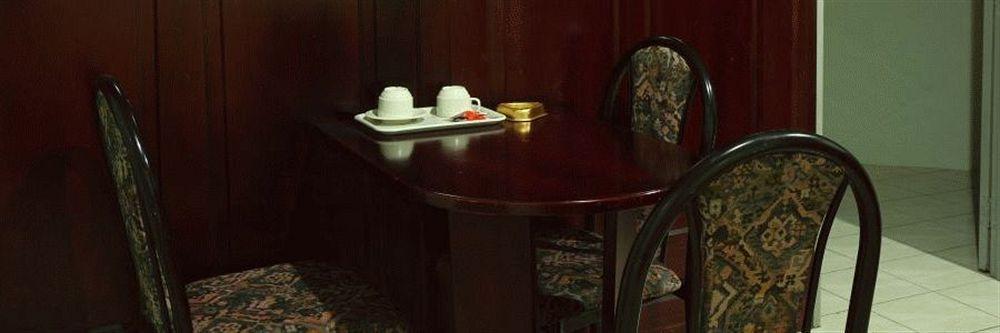 Grand Supreme Hotel Кучінг Екстер'єр фото