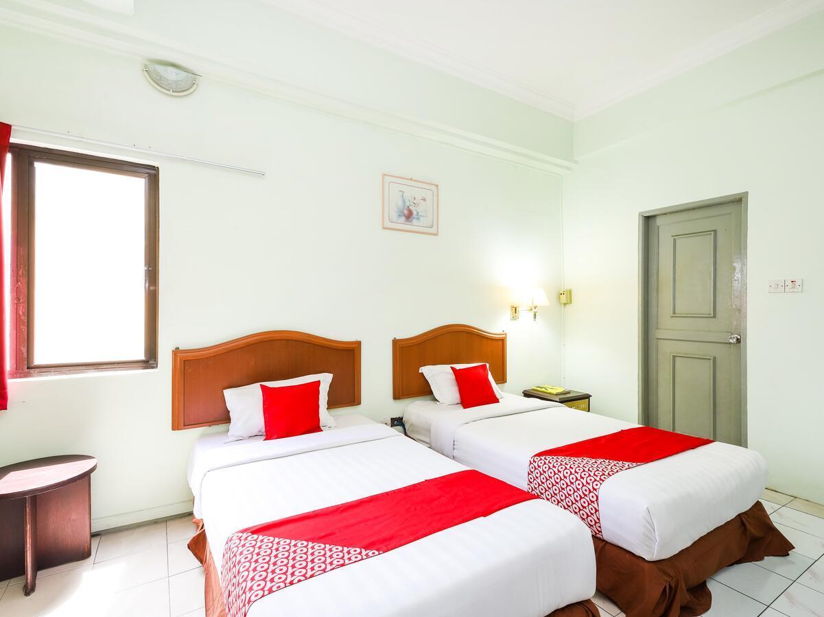 Grand Supreme Hotel Кучінг Екстер'єр фото