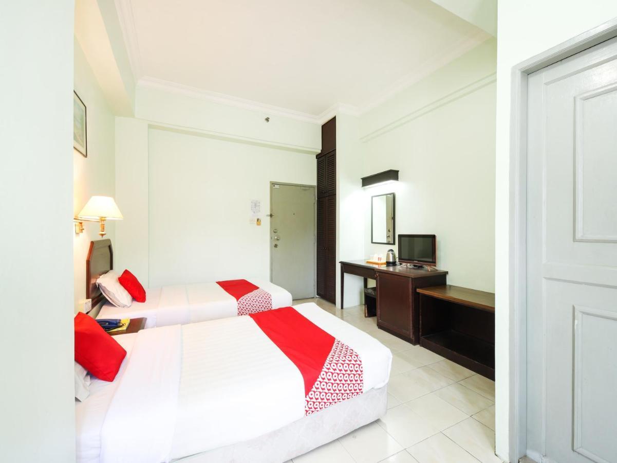 Grand Supreme Hotel Кучінг Екстер'єр фото
