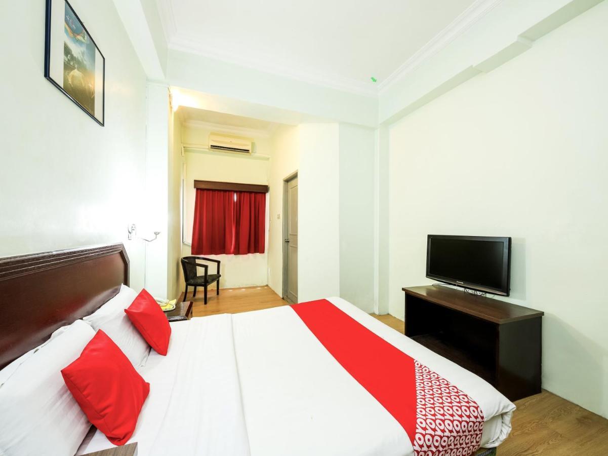 Grand Supreme Hotel Кучінг Екстер'єр фото